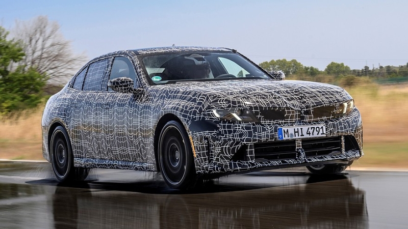 Новая бензиновая «трёшка» BMW готовится к премьере: дрифт-режим и дизайн в стиле i3
