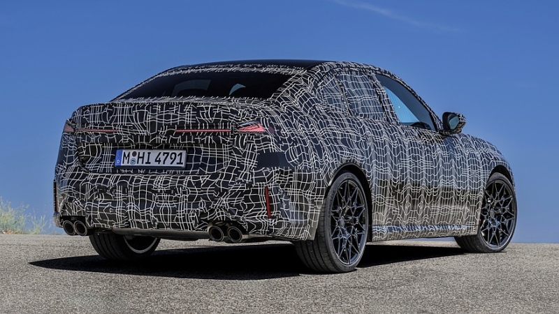 Новая бензиновая «трёшка» BMW готовится к премьере: дрифт-режим и дизайн в стиле i3