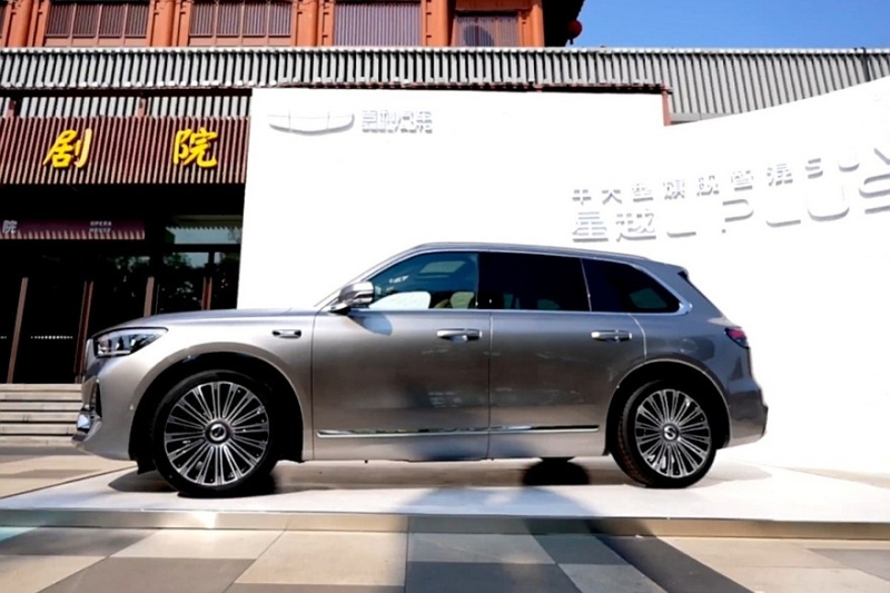 Роскошный кроссовер Geely Monjaro Plus готовится к старту продаж
